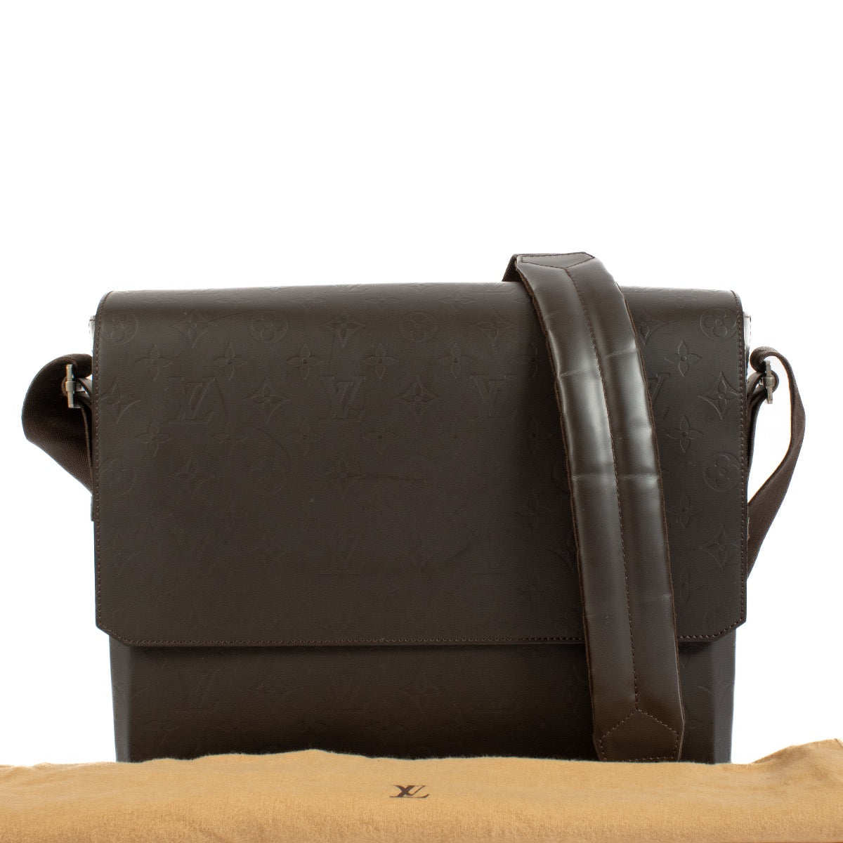 Shop safe online at Labellov in Antwerp, Brussels and Knokke this 100% authentic second hand Louis Vuitton Brown Monogram Glace Fonzie Messenger Bag
