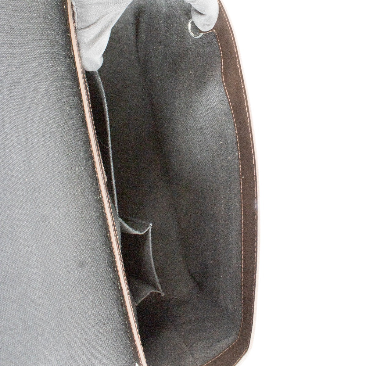 Shop safe online at Labellov in Antwerp, Brussels and Knokke this 100% authentic second hand Louis Vuitton Brown Monogram Glace Fonzie Messenger Bag