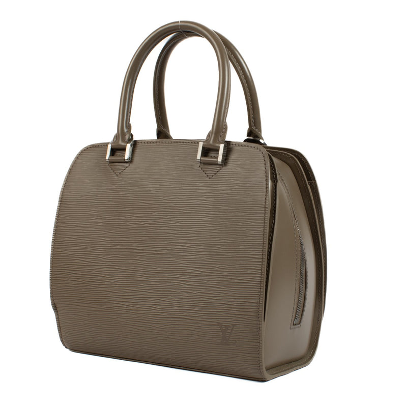 Shop safe online at Labellov in Antwerp, Brussels and Knokke this 100% authentic second hand Louis Vuitton Taupe Epi Leather Pont Neuf Top Handle Bag