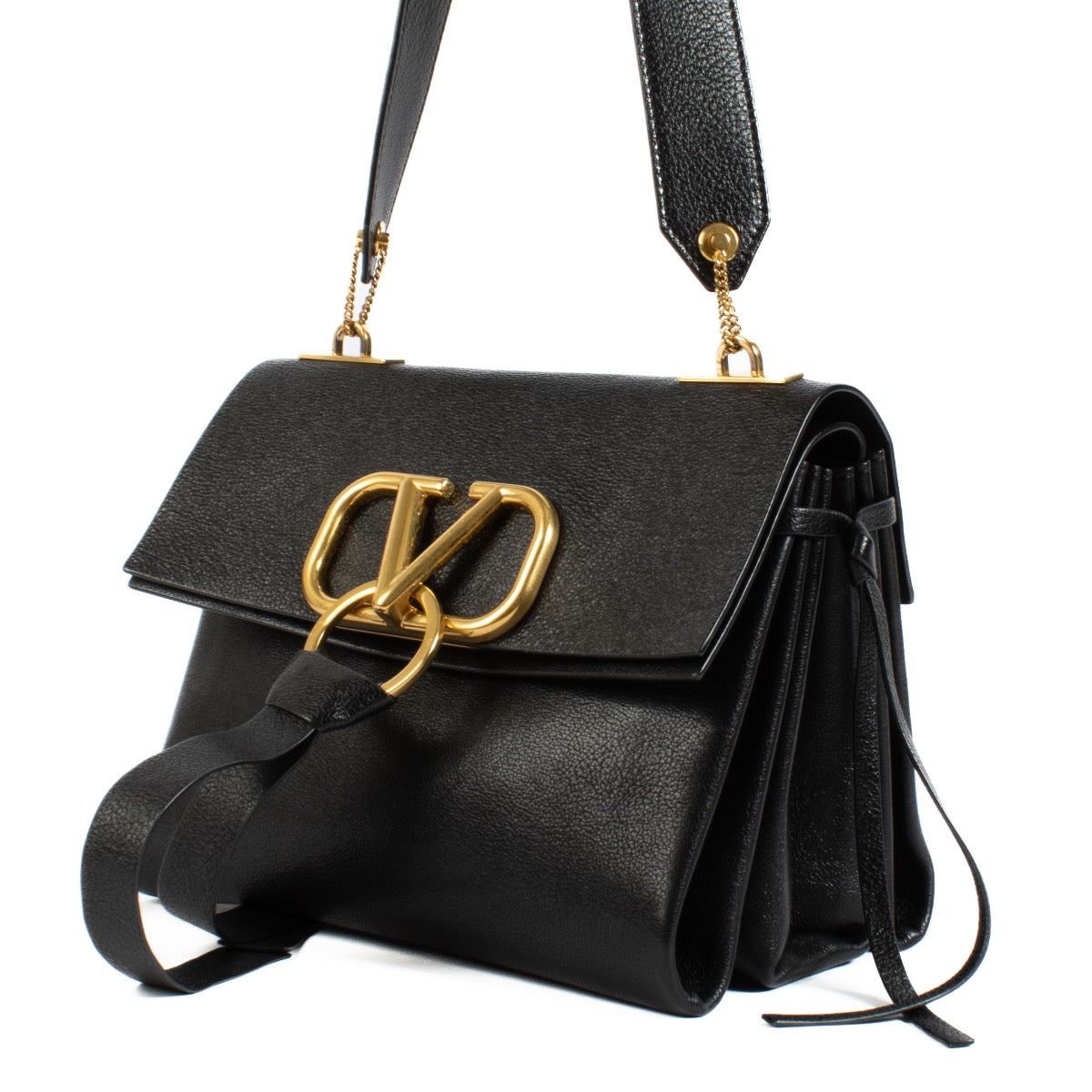 Shop safe online at Labellov in Antwerp, Brussels and Knokke this 100% authentic second hand Valentino Garavani Black VRing Shoulder Bag