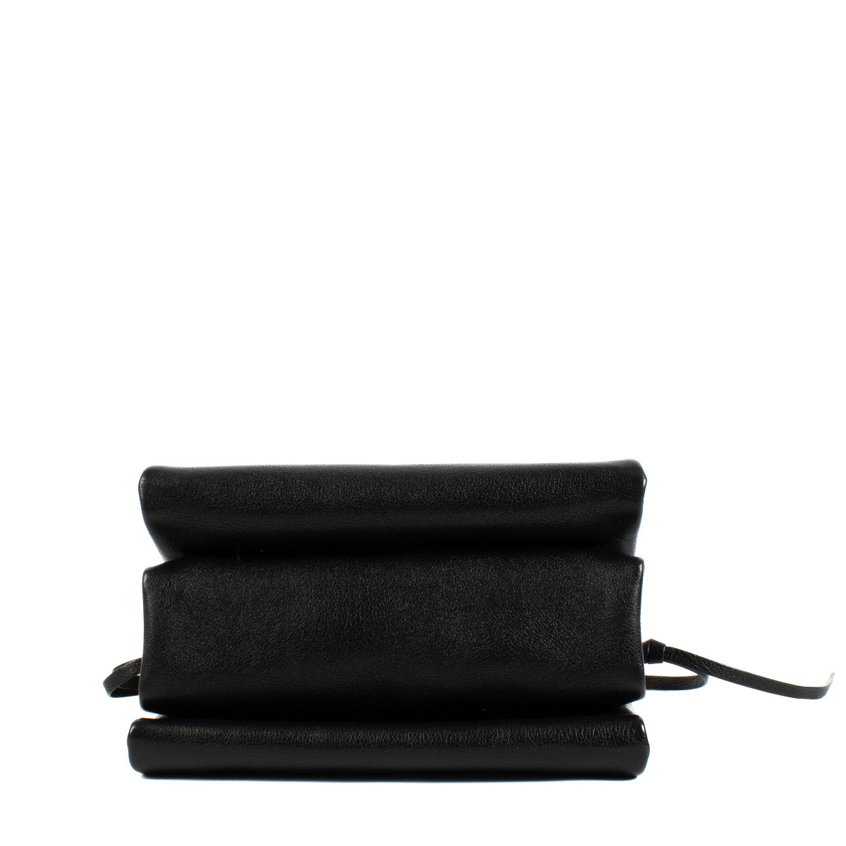 Shop safe online at Labellov in Antwerp, Brussels and Knokke this 100% authentic second hand Valentino Garavani Black VRing Shoulder Bag