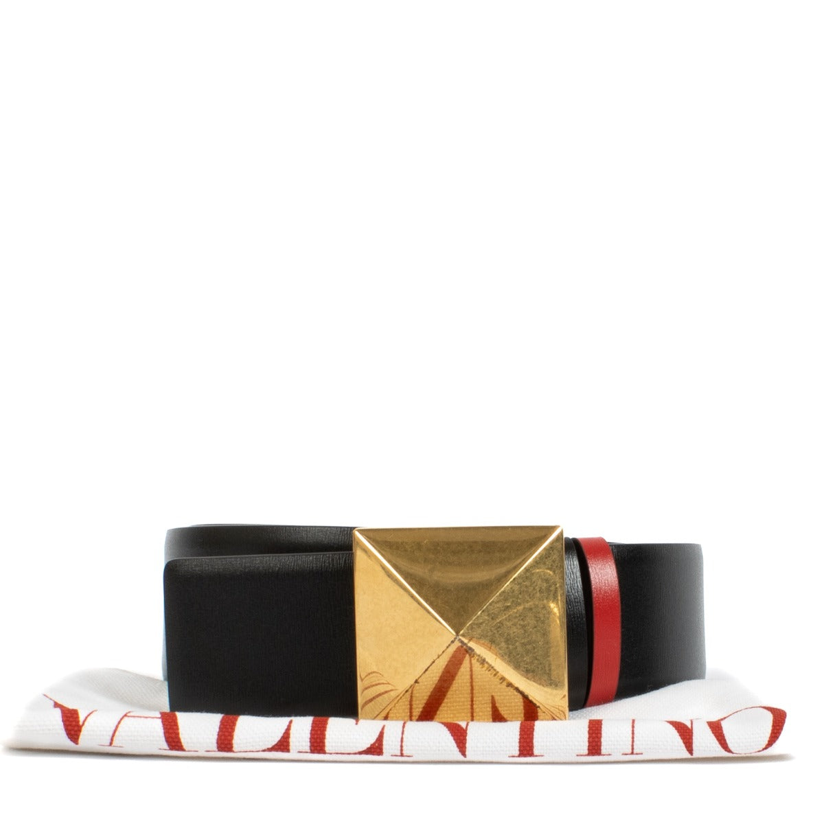 Shop safe online at Labellov in Antwerp, Brussels and Knokke this 100% authentic second hand Valentino Garavani Black/Red Reversible One Stud Belt - Size 90