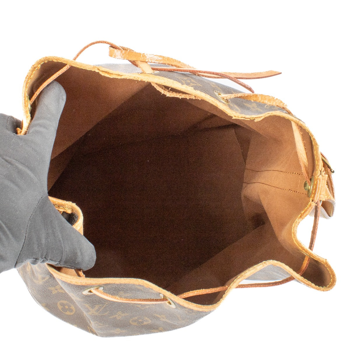 Louis Vuitton Monogram Vintage Noé Bag for the best price at Labellov luxury. Koop en verkoop uw authentieke designer handtas aan de beste prijs bij Labellov.