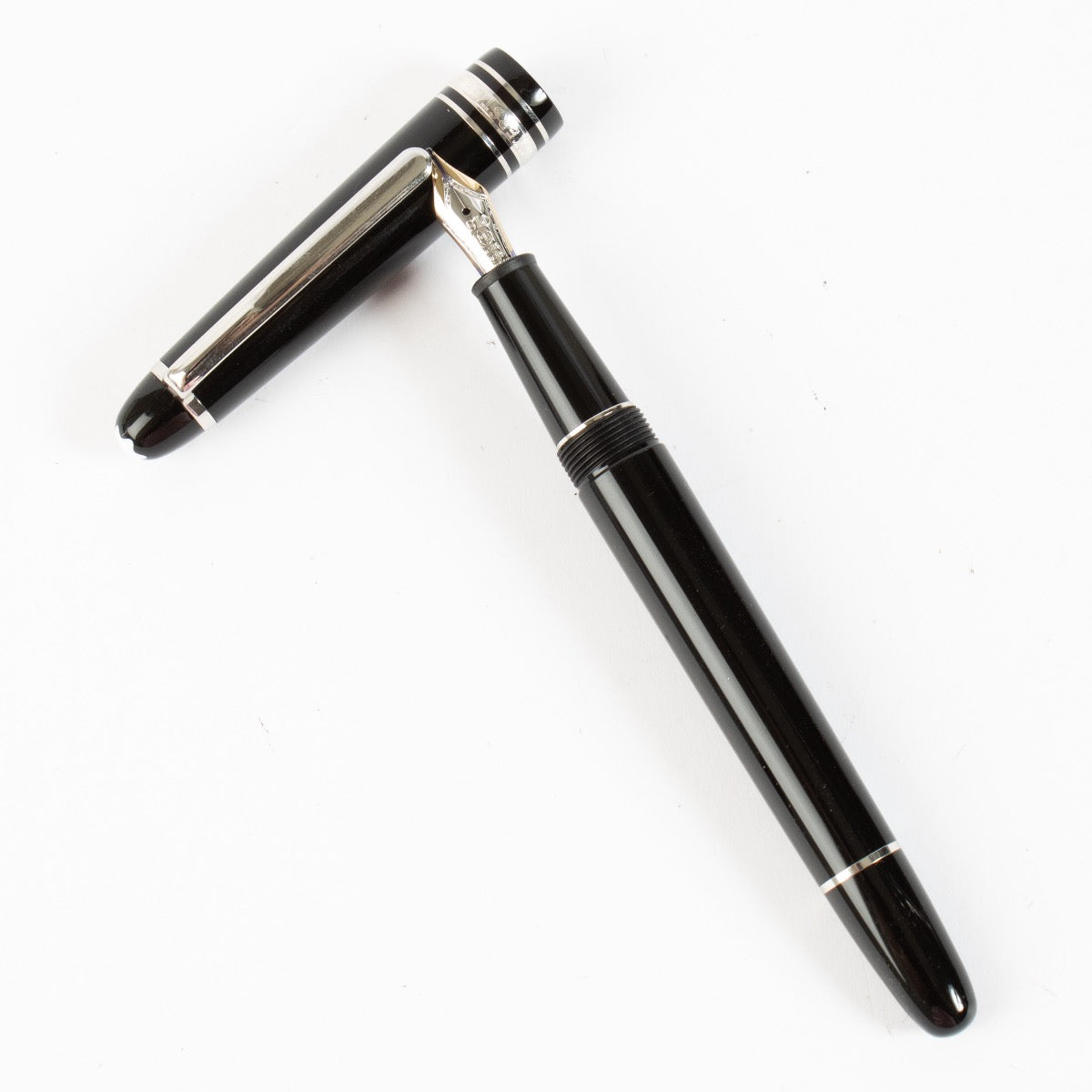 Authentic second hand Montblanc Black Meisterstuck Fountain Pen on Labellov.com