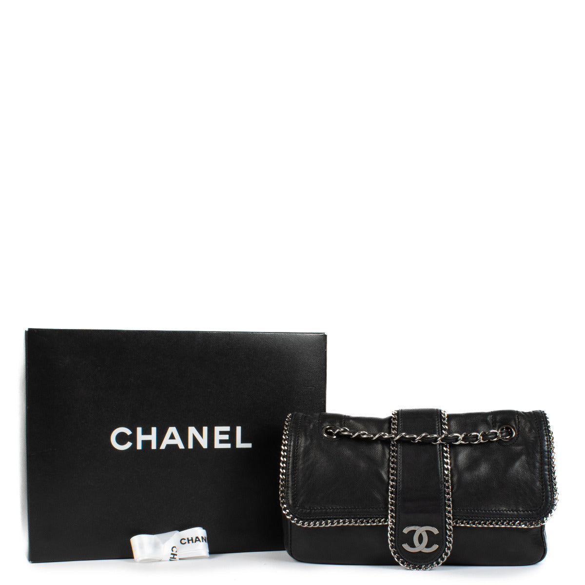 Chanel Lambskin Large Madison Flap Bag for the best price at Labellov secondhand luxury in Antwerp, Knokke, Brussel.