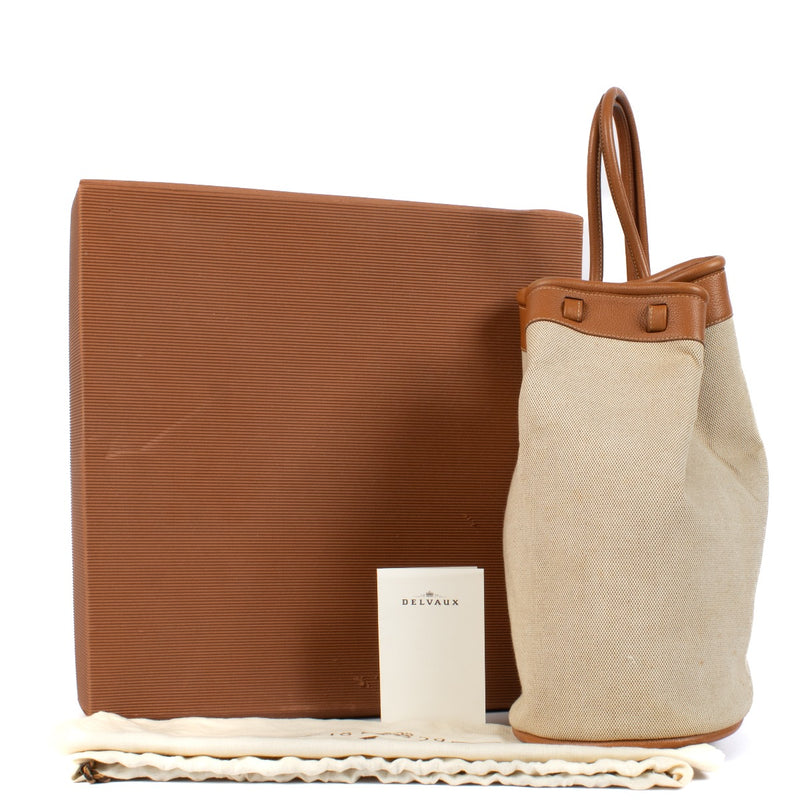 Shop safe online at Labellov in Antwerp, Brussels and Knokke this 100% authentic second hand Delvaux Natural/Fauve Toile dé Pierre de Lune Shoulder Bag