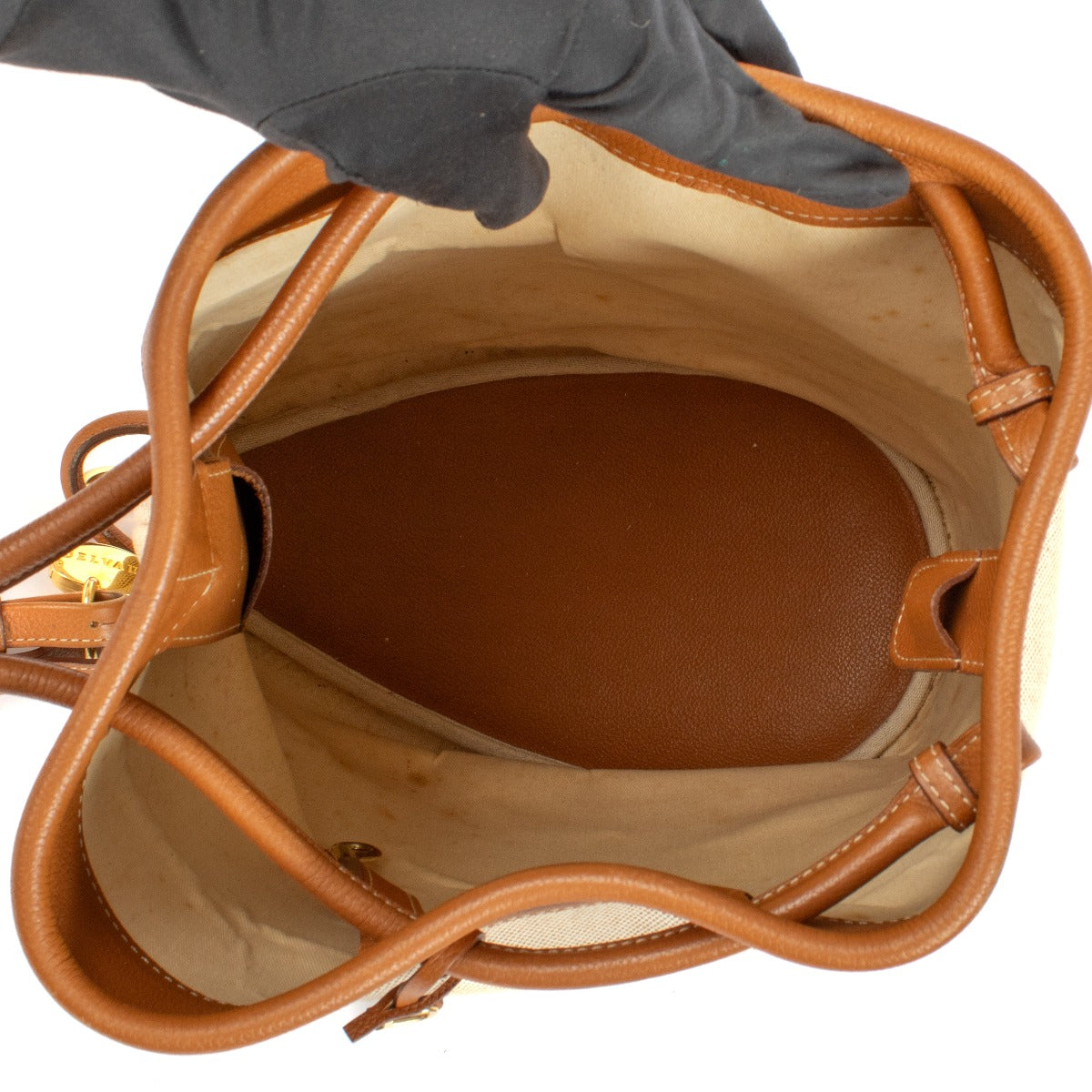 Shop safe online at Labellov in Antwerp, Brussels and Knokke this 100% authentic second hand Delvaux Natural/Fauve Toile dé Pierre de Lune Shoulder Bag