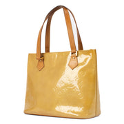 Shop safe online at Labellov in Antwerp, Brussels and Knokke this 100% authentic second hand Louis Vuitton Beige Monogram Vernis Houston Top Handle