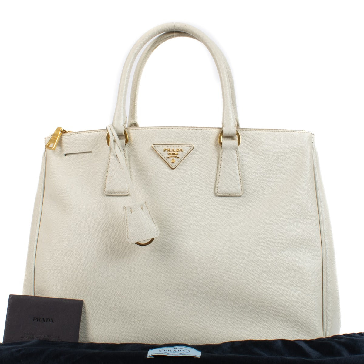 Shop safe online at Labellov in Antwerp, Brussels and Knokke this 100% authentic second hand Prada Talco Saffiano Lux Galleria Top Handle Bag