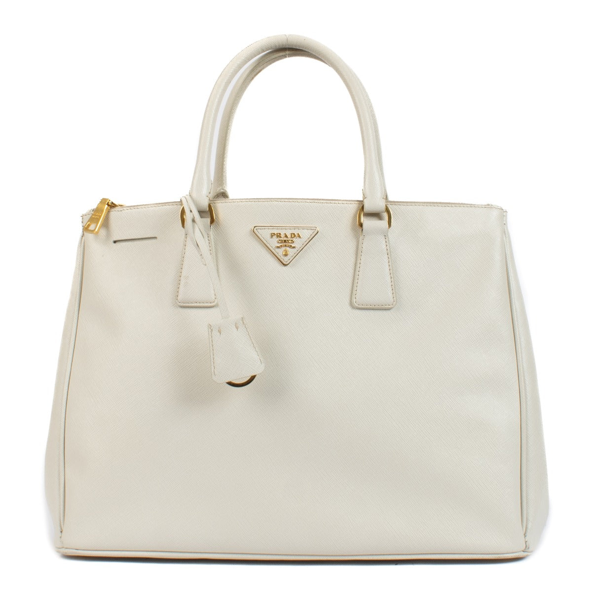 Shop safe online at Labellov in Antwerp, Brussels and Knokke this 100% authentic second hand Prada Talco Saffiano Lux Galleria Top Handle Bag