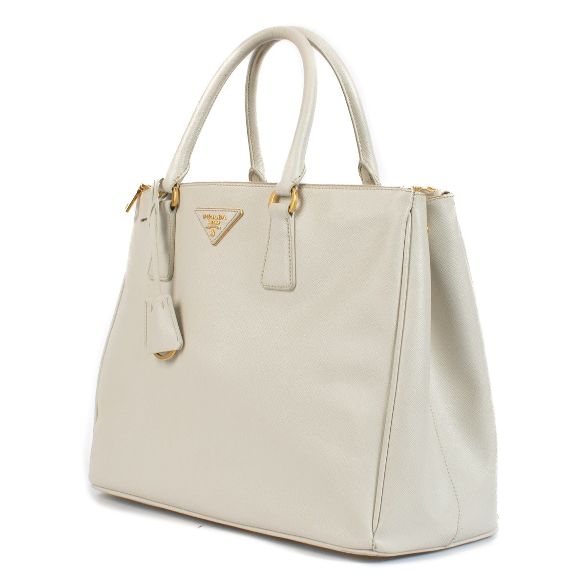 Shop safe online at Labellov in Antwerp, Brussels and Knokke this 100% authentic second hand Prada Talco Saffiano Lux Galleria Top Handle Bag