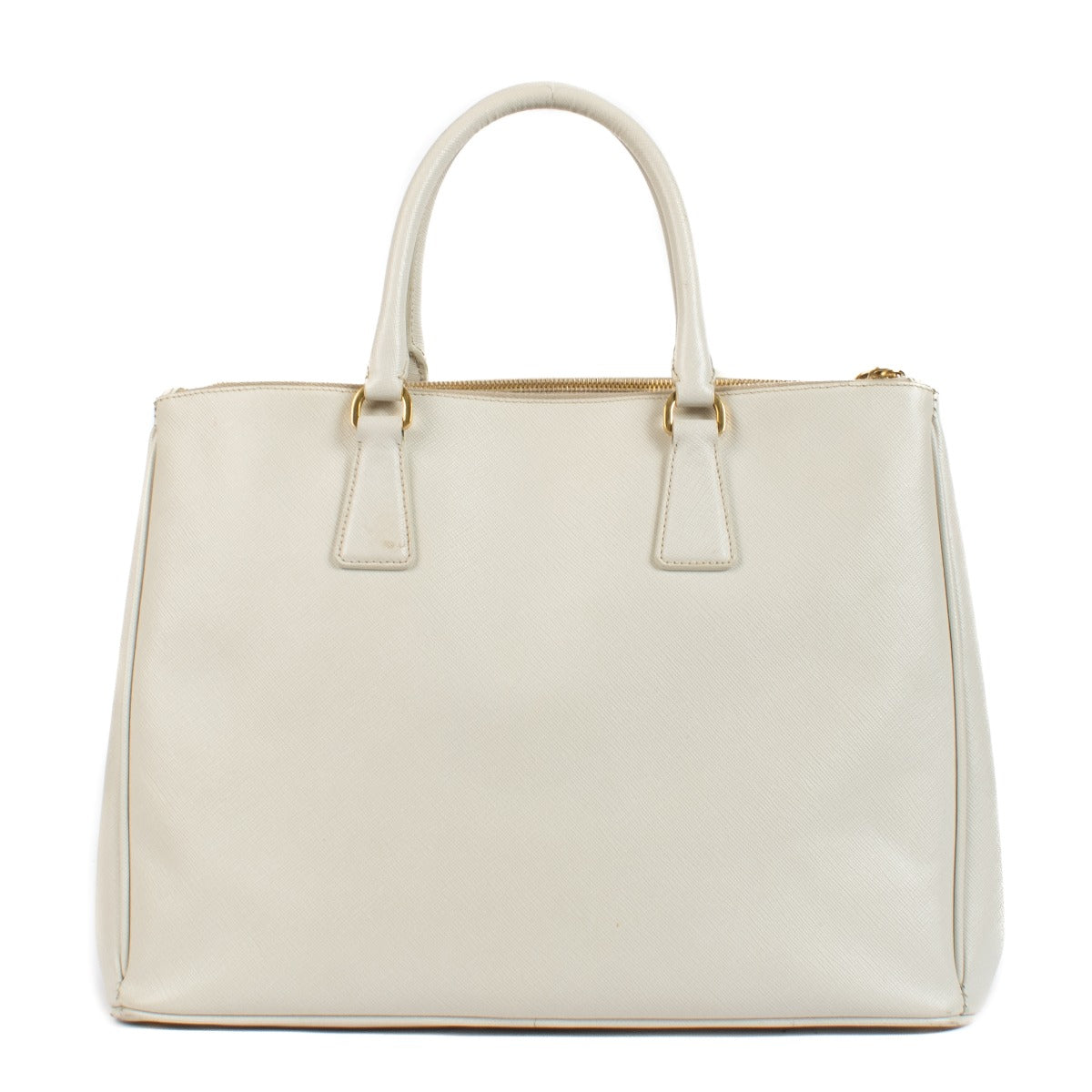 Shop safe online at Labellov in Antwerp, Brussels and Knokke this 100% authentic second hand Prada Talco Saffiano Lux Galleria Top Handle Bag