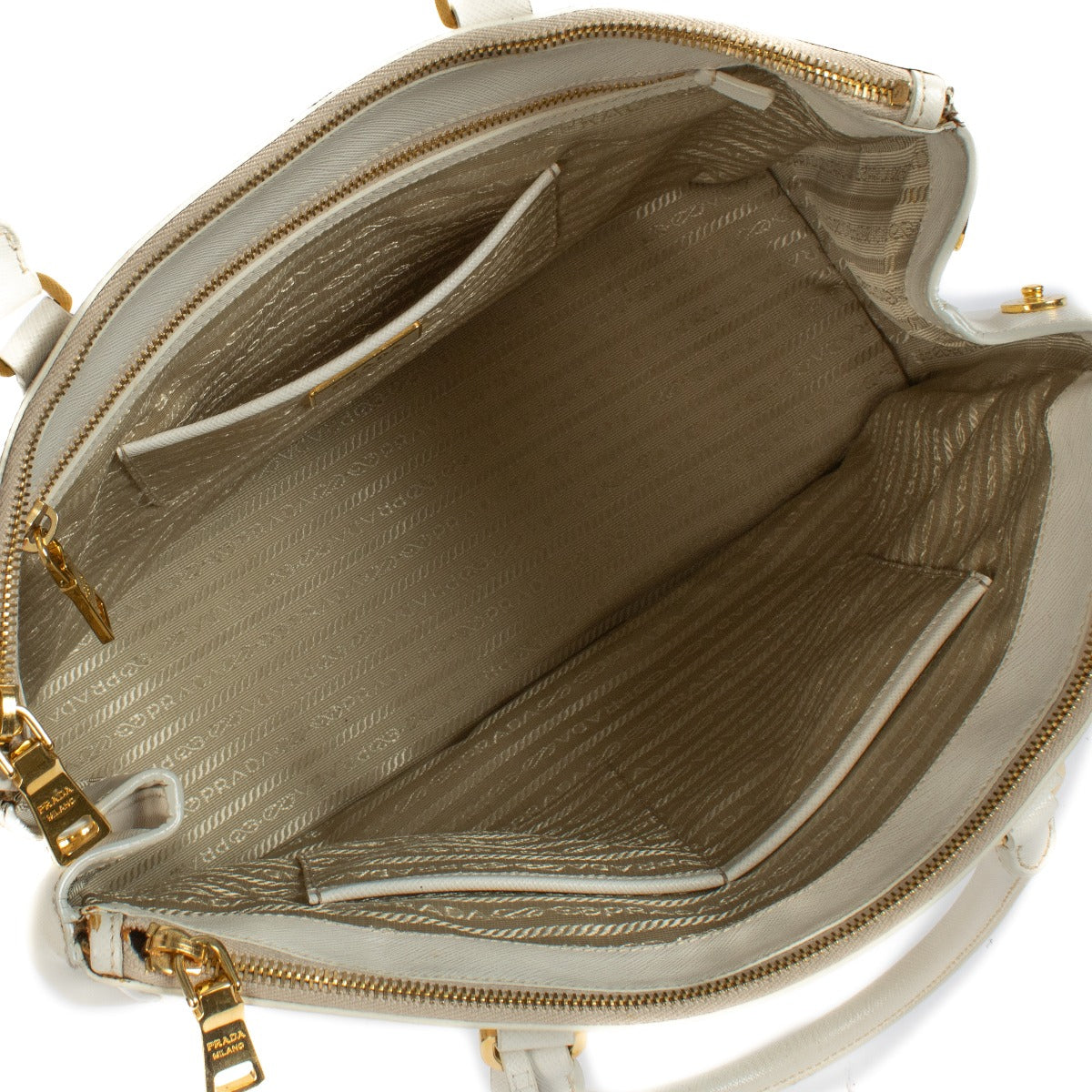 Shop safe online at Labellov in Antwerp, Brussels and Knokke this 100% authentic second hand Prada Talco Saffiano Lux Galleria Top Handle Bag