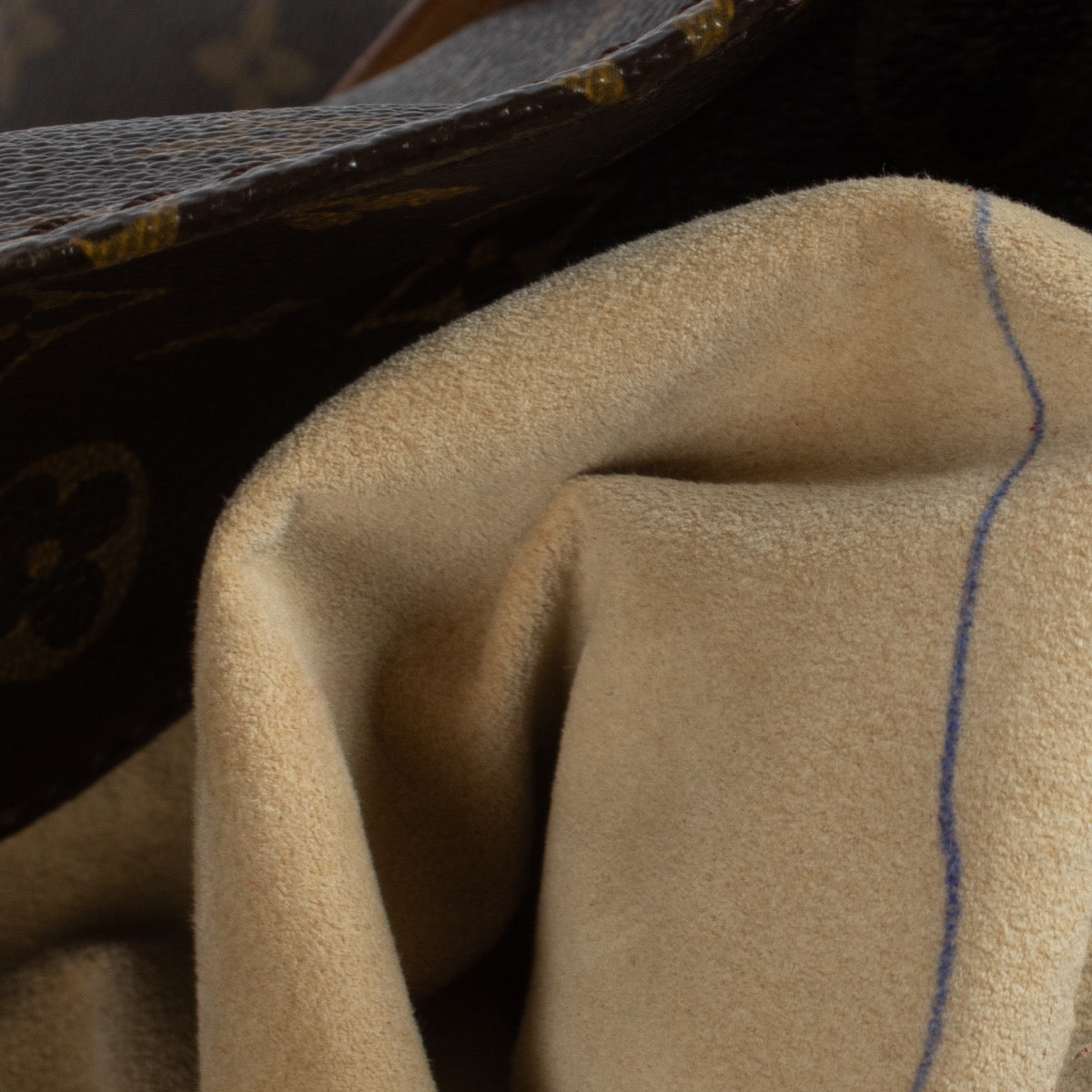 Shop 100% authentic Louis Vuitton Monogram Artsy Shoulder bag at Labellov.com.