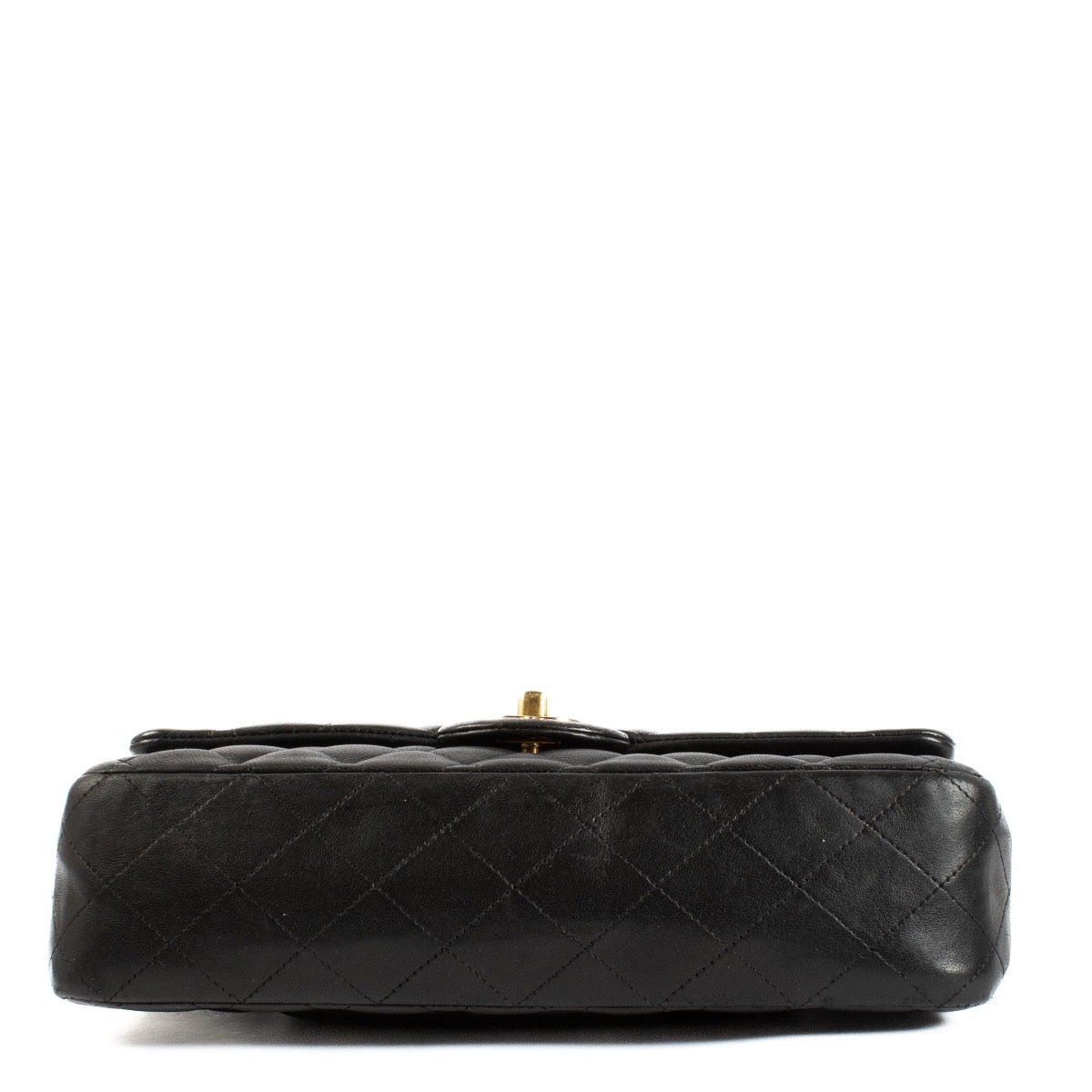 Shop safe online at Labellov in Antwerp, Brussels and Knokke this 100% authentic second hand Chanel Black Lambskin Medium Classic Flap Bag