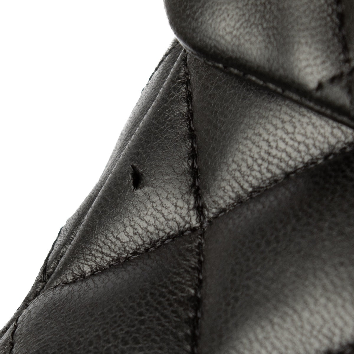 Shop safe online at Labellov in Antwerp, Brussels and Knokke this 100% authentic second hand Chanel Black Lambskin Medium Classic Flap Bag