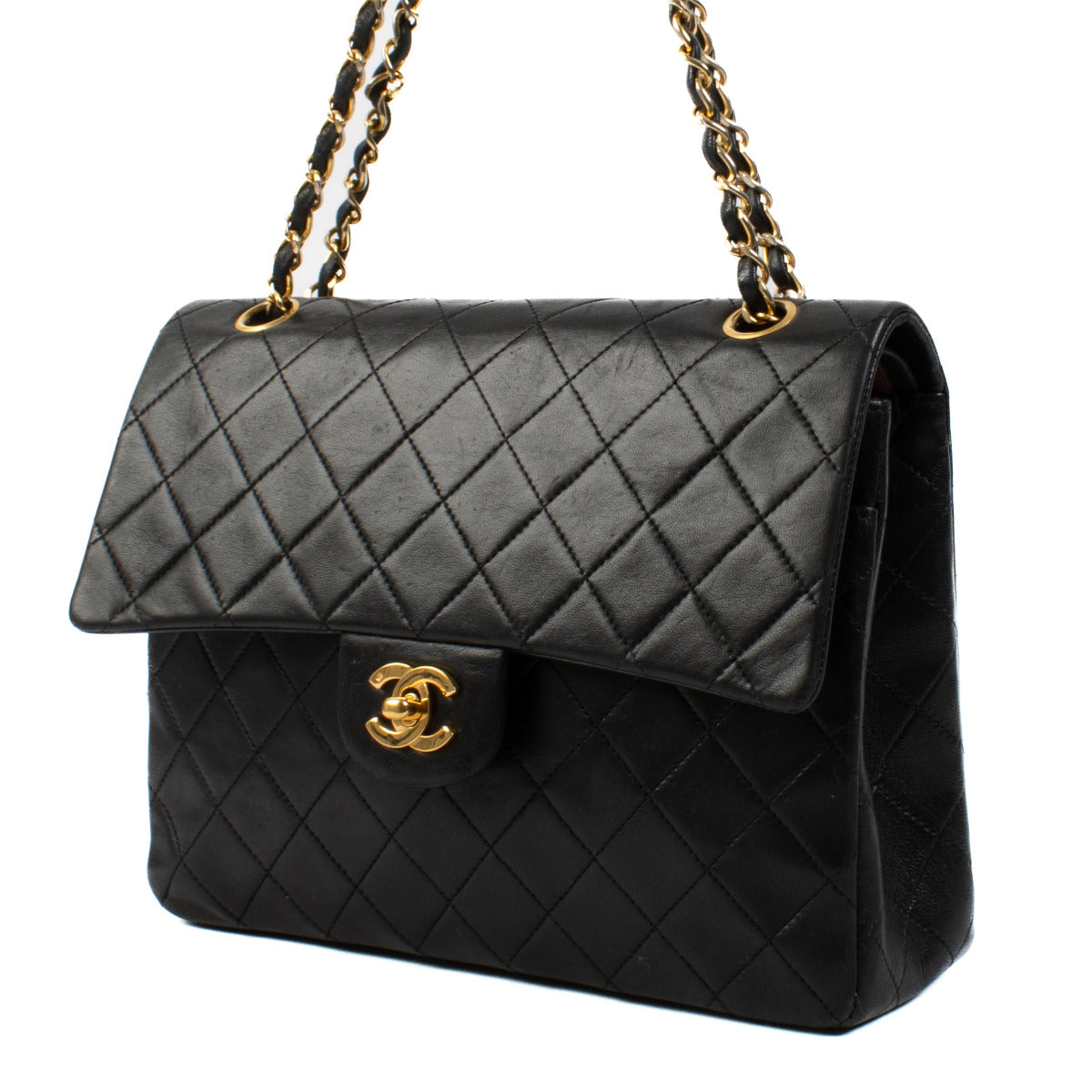 Chanel Black Lambskin Square Classic Flap Bag aan de beste prijs bij Labellov tweedehands luxe in Antwerpen en Knokke.