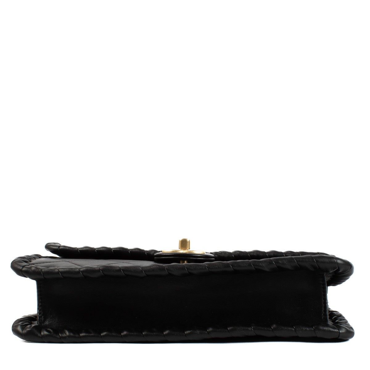 Shop safe online at Labellov in Antwerp, Brussels and Knokke this 100% authentic second hand Chanel Black Lambskin Braided Edge Flap Bag