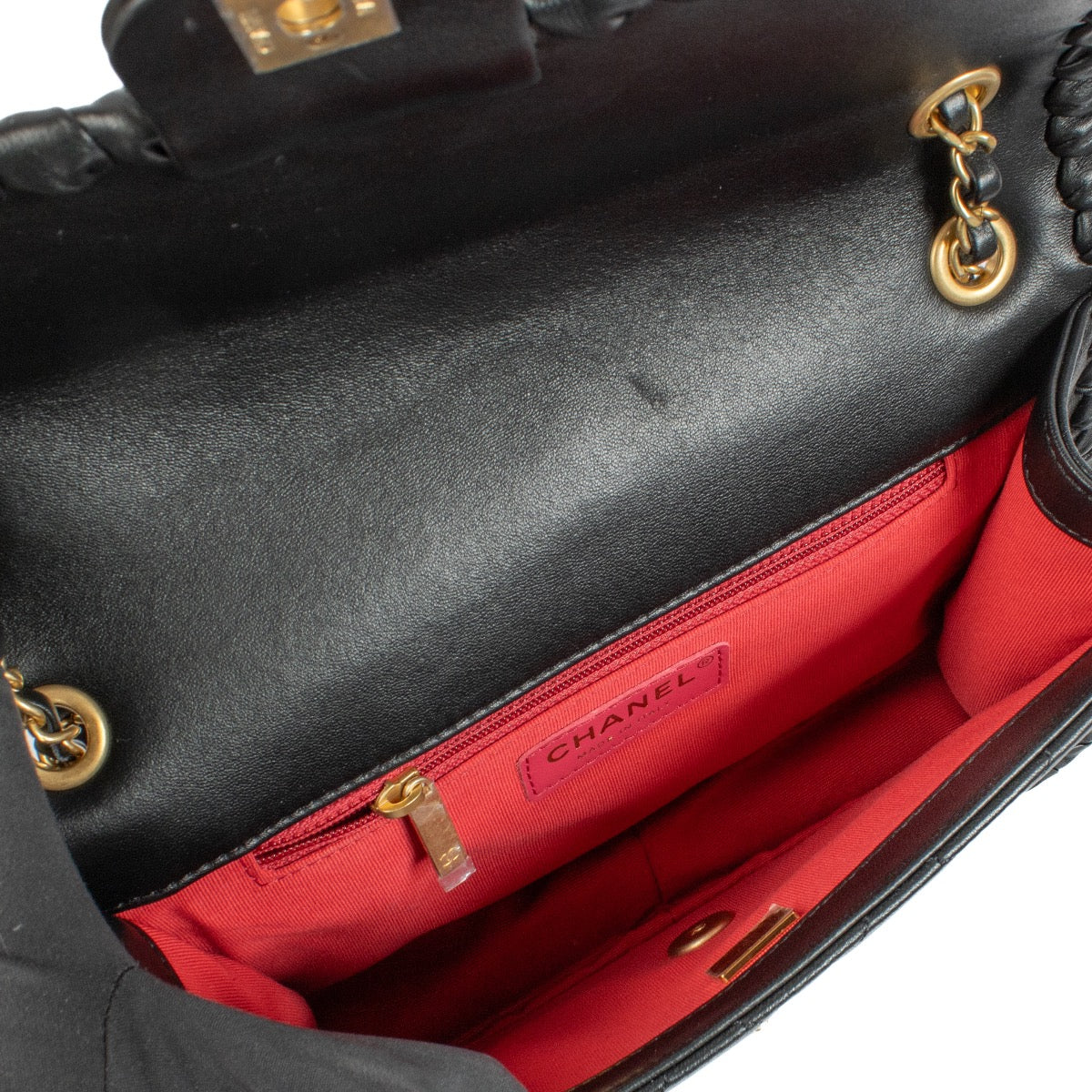Shop safe online at Labellov in Antwerp, Brussels and Knokke this 100% authentic second hand Chanel Black Lambskin Braided Edge Flap Bag