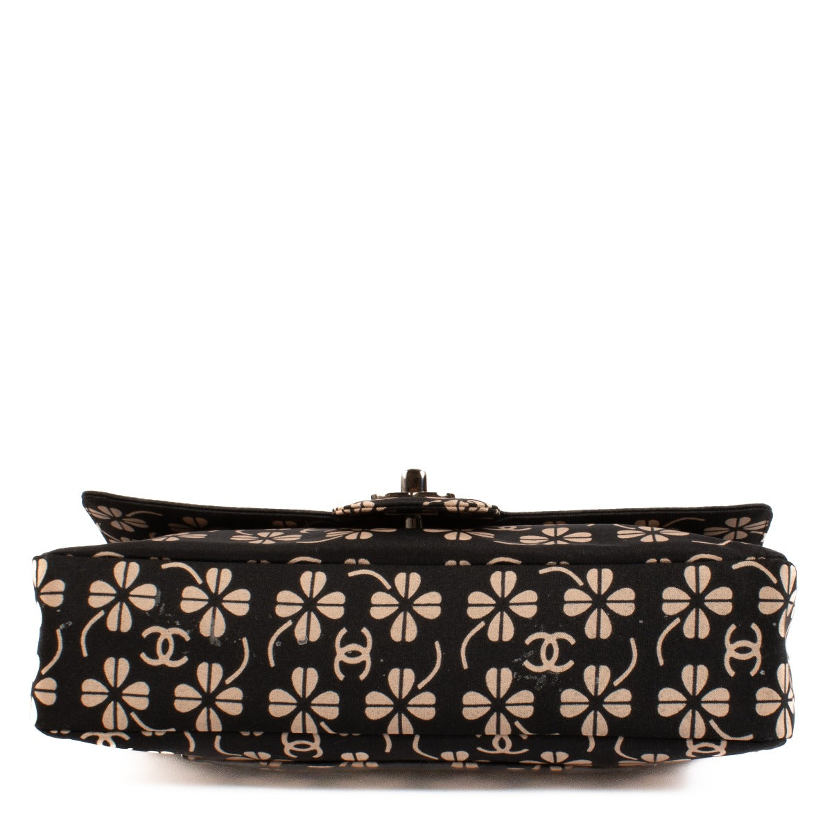 Sac à rabat classique Chanel Vintage CC en tissu avec trèfle, taille moyenne