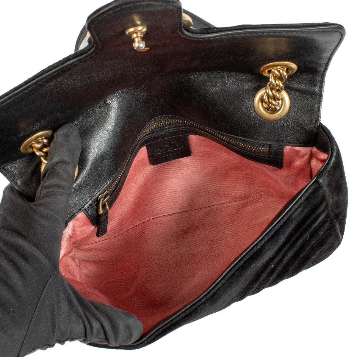 Shop safe online at Labellov in Antwerp, Brussels and Knokke this 100% authentic second hand Gucci Black Velvet Small GG Marmont Bag