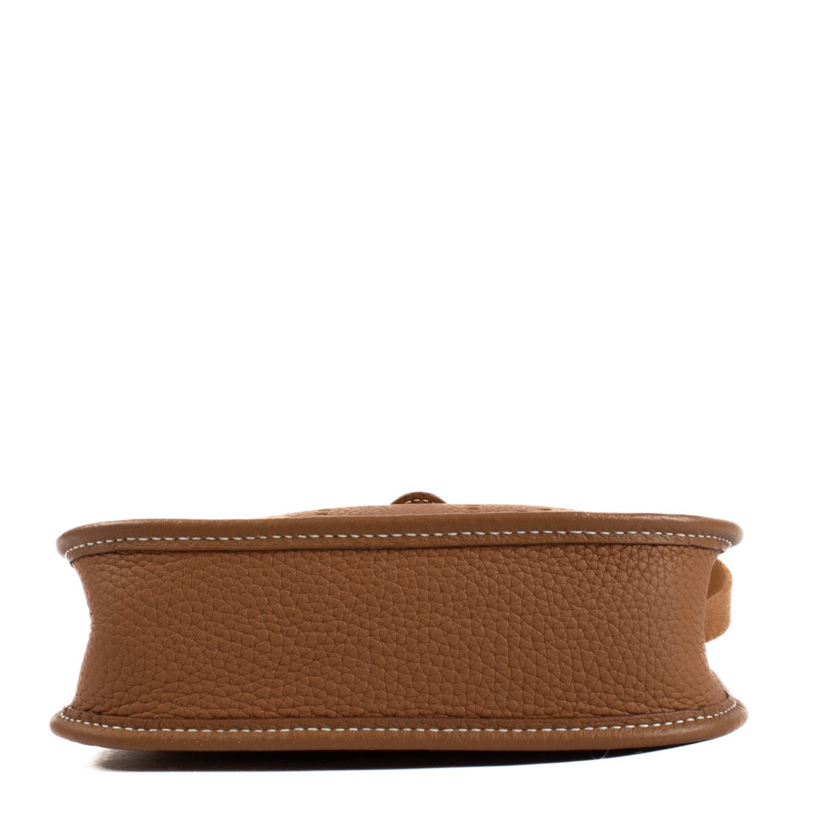 Shop safe online at Labellov in Antwerp, Brussels and Knokke this 100% authentic second hand Hermès Gold Taurillon Clemence Evelyne 16 GHW