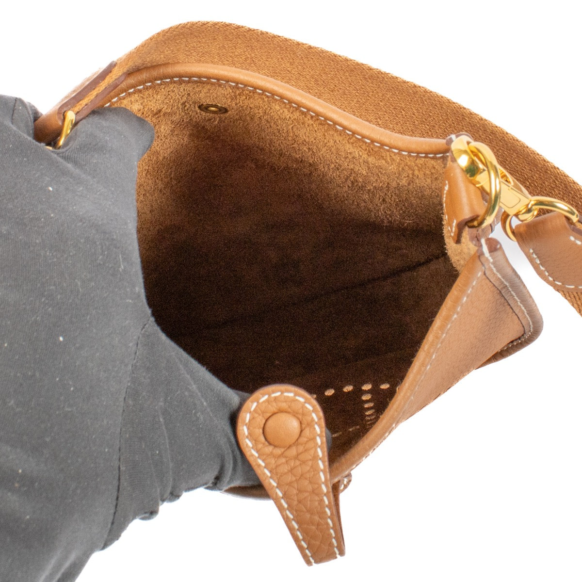 Shop safe online at Labellov in Antwerp, Brussels and Knokke this 100% authentic second hand Hermès Gold Taurillon Clemence Evelyne 16 GHW