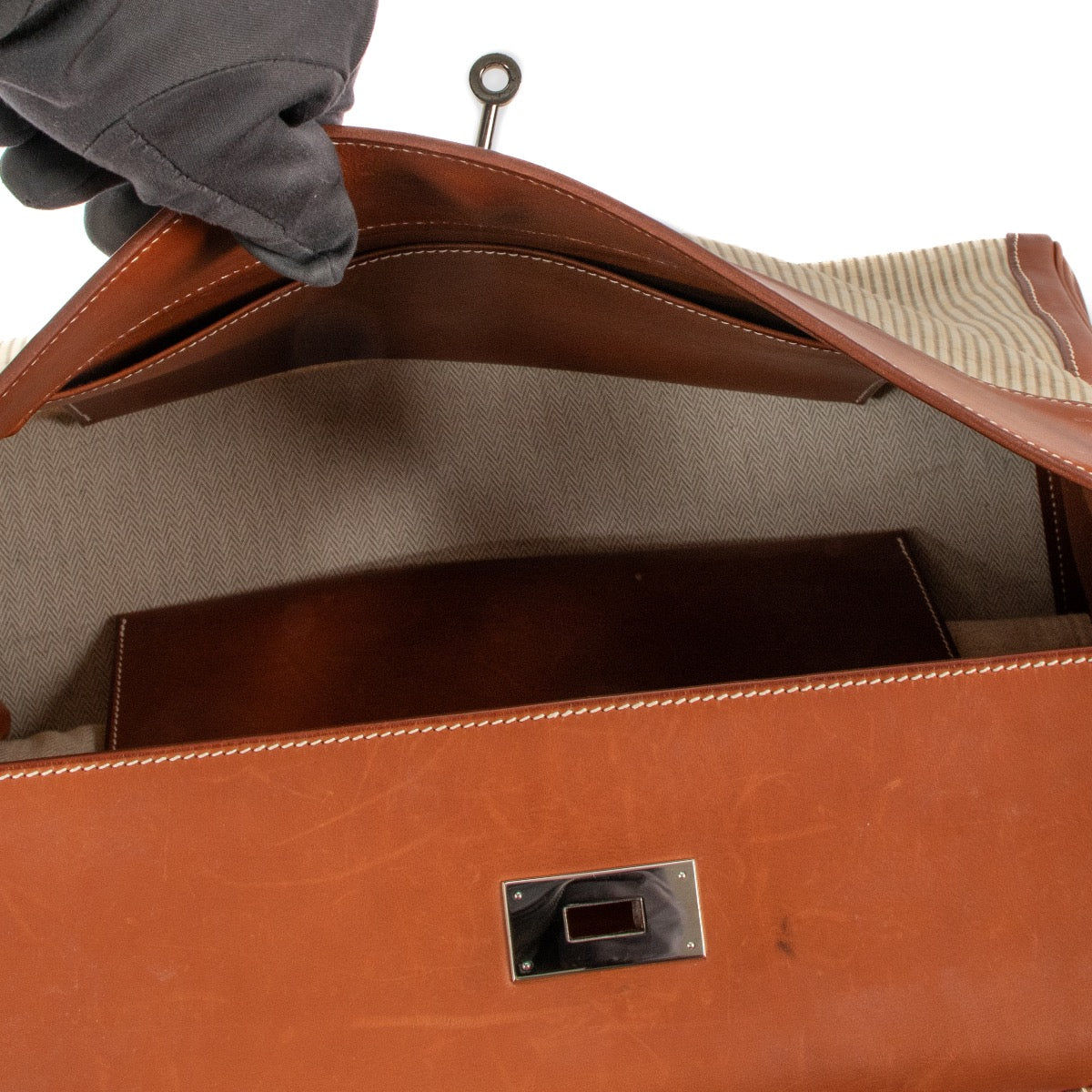 Authentic second hand vintage 2001 Hermès Kelly 40 Ecru/Fauve Crinoline/Barenia PHW on www.labellov.com