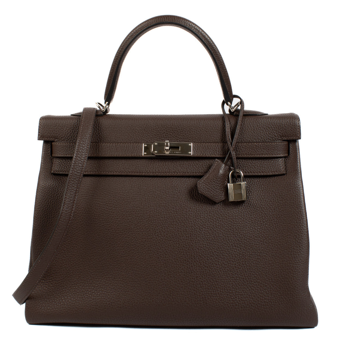 Koop uw authentieke designer Hermès Kelly 35 Chocolat Togo PHW aan de beste prijs bij Labellov tweedehands luxe in Antwerpen en Knokke. Wij kopen en verkopen aan de beste prijs bij Labellov.