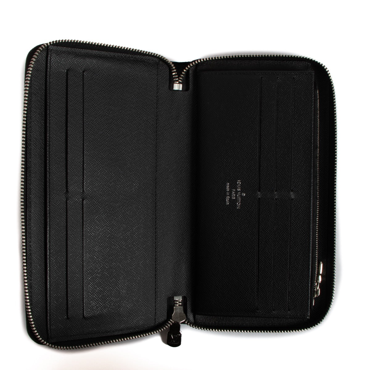 Shop safe online at Labellov in Antwerp, Brussels and Knokke this 100% authentic second hand Louis Vuitton Black Epi Zippy Organizer Wallet. Veilig online tweedehands authentieke Louis Vuitton Black Epi Zippy Organizer portefeuille kopen bij Labellov.