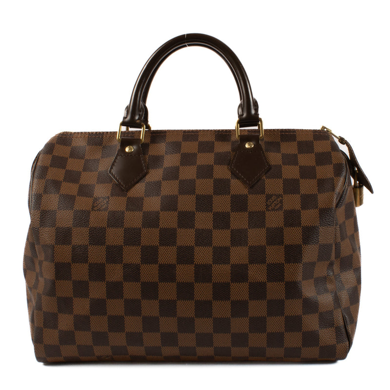 The Speedy 30 features a spacious interior, perfect for carrying all your essentials while maintaining a sleek and structured silhouette. Its top handles are made from rich, dark brown cowhide leather, providing a comfortable grip and a touch of refinemen