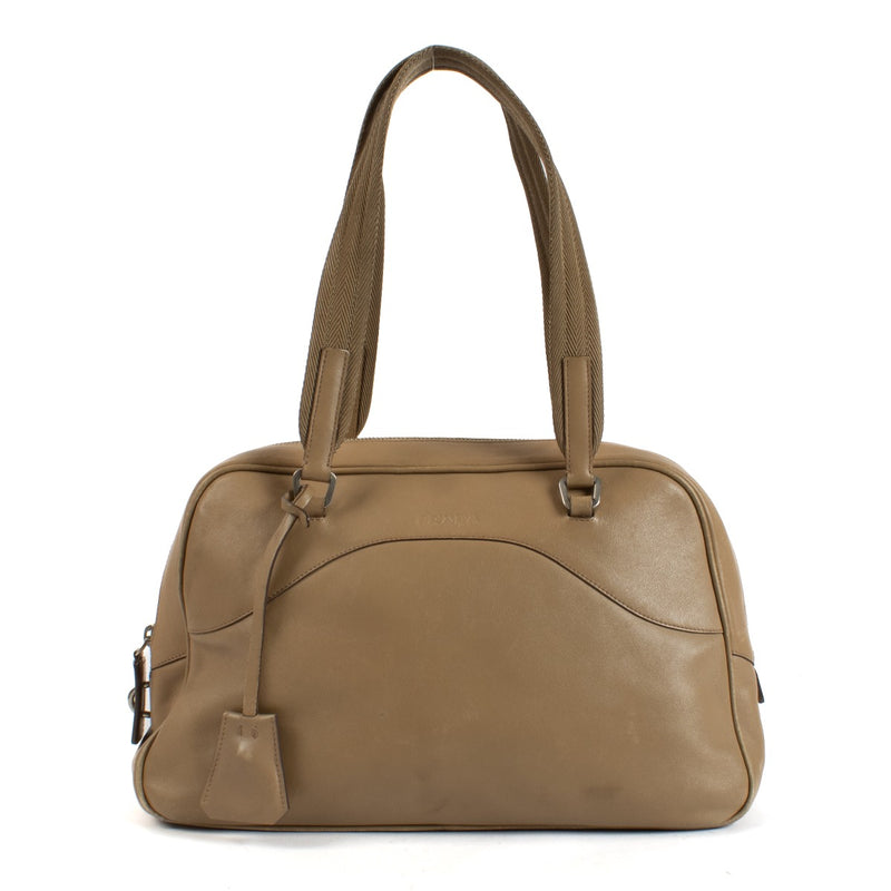 Shop safe online at Labellov in Antwerp and Knokke this 100% authentic second hand Prada Beige City Calf Bowling Bag