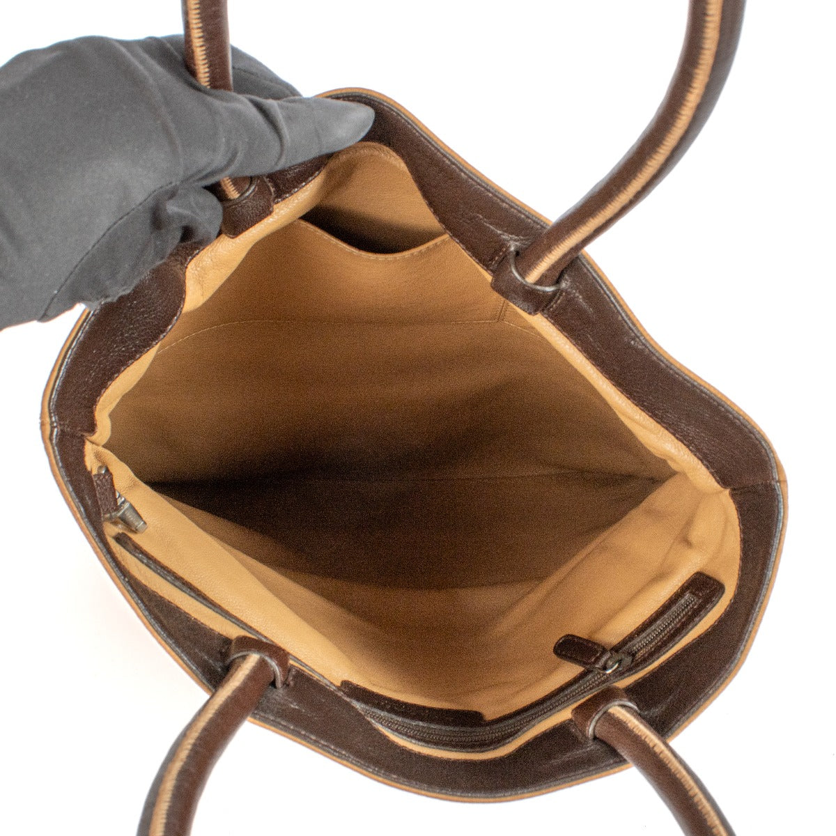 Shop safe online at Labellov in Antwerp, Brussels and Knokke this 100% authentic second hand Bulgari Brown Leather Limited Edition Top Handle Bag
