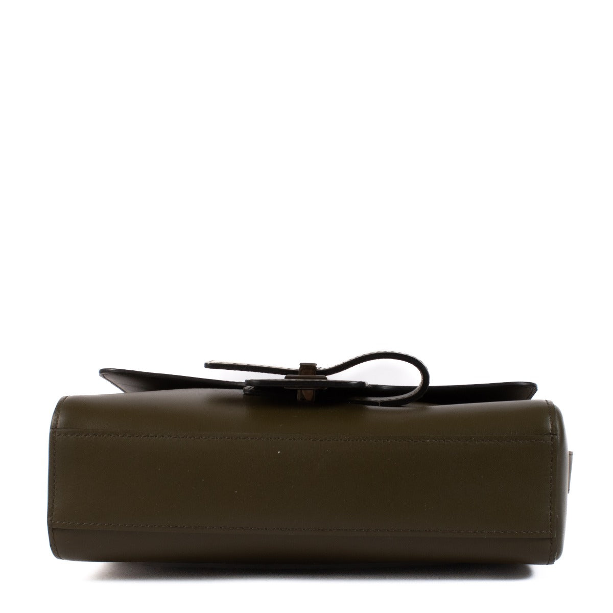 Shop safe online at Labellov in Antwerp, Brussels and Knokke this 100% authentic second hand Delvaux Khaki Contemporain Reporter Cadence Bag