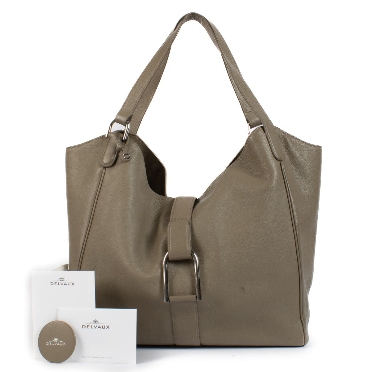 Shop safe online at Labellov in Antwerp, Brussels and Knokke this 100% authentic second hand Delvaux Tourterelle Givry Besace Polo Shoulder Bag