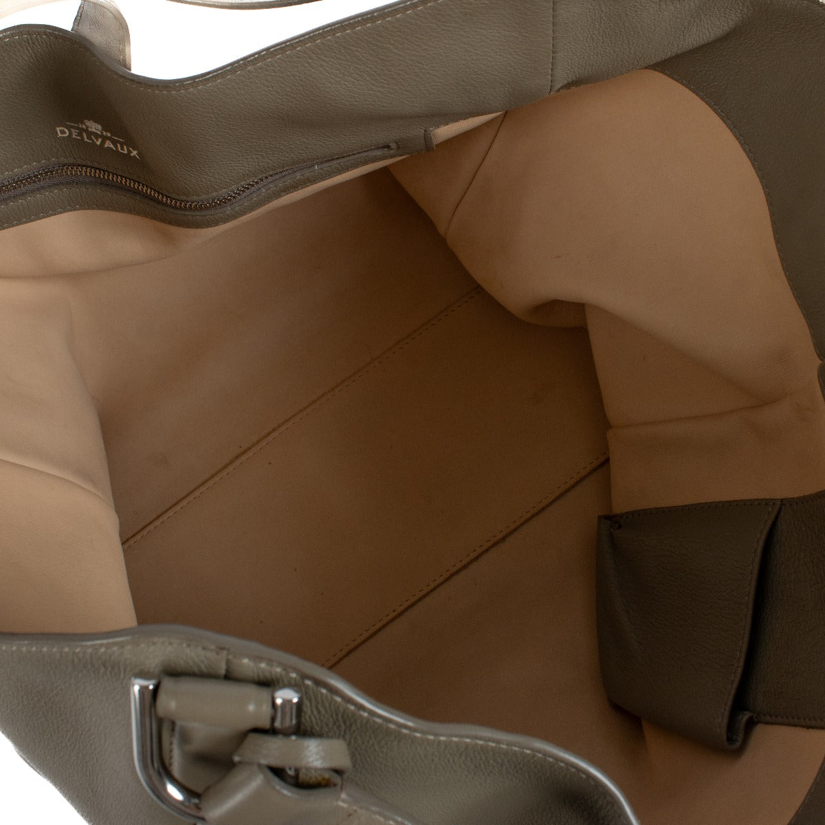 Shop safe online at Labellov in Antwerp, Brussels and Knokke this 100% authentic second hand Delvaux Tourterelle Givry Besace Polo Shoulder Bag