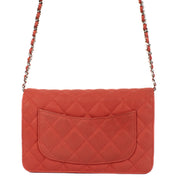 Shop safe online at Labellov in Antwerp, Brussels and Knokke this 100% authentic second hand Chanel Coral Matte Caviar Wallet On Chain