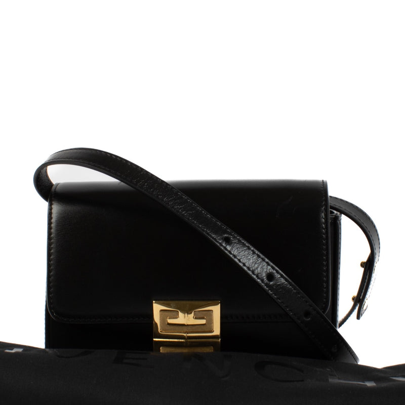 Shop safe online at Labellov in Antwerp, Brussels and Knokke this 100% authentic second hand Givenchy Black Box Calfskin Small 4G Crossbody Bag