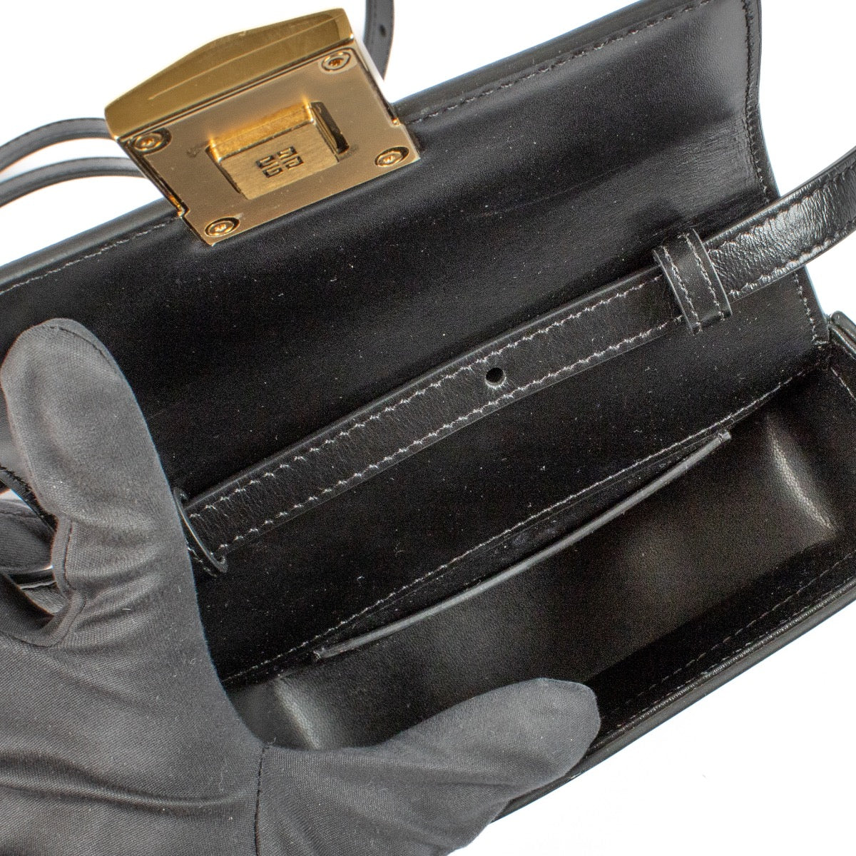 Shop safe online at Labellov in Antwerp, Brussels and Knokke this 100% authentic second hand Givenchy Black Box Calfskin Small 4G Crossbody Bag
