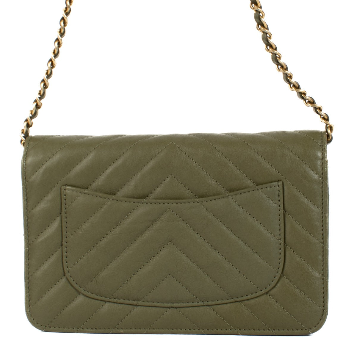 Shop safe online at Labellov in Antwerp, Brussels and Knokke this 100% authentic second hand Chanel Green Leather Wallet on Chain Crossbody