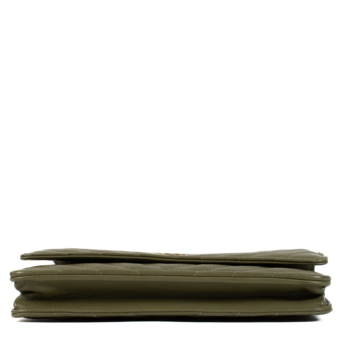 Shop safe online at Labellov in Antwerp, Brussels and Knokke this 100% authentic second hand Chanel Green Leather Wallet on Chain Crossbody