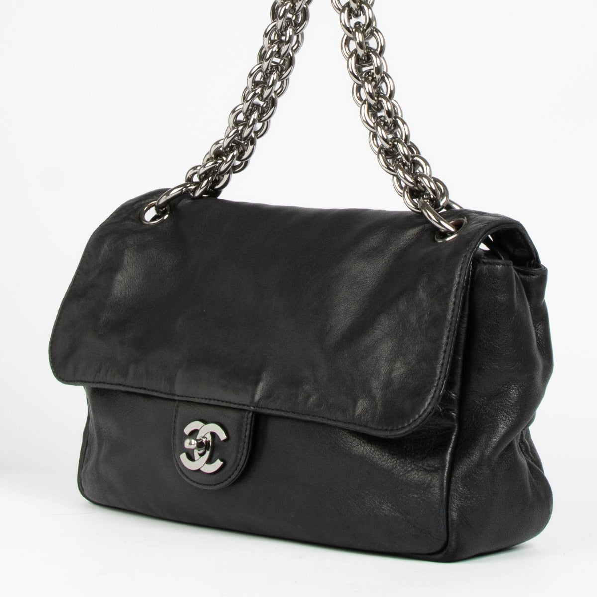 Authentic pre-loved Chanel Black Lambskin Chain Flap Shoulder Bag on Labellov.com