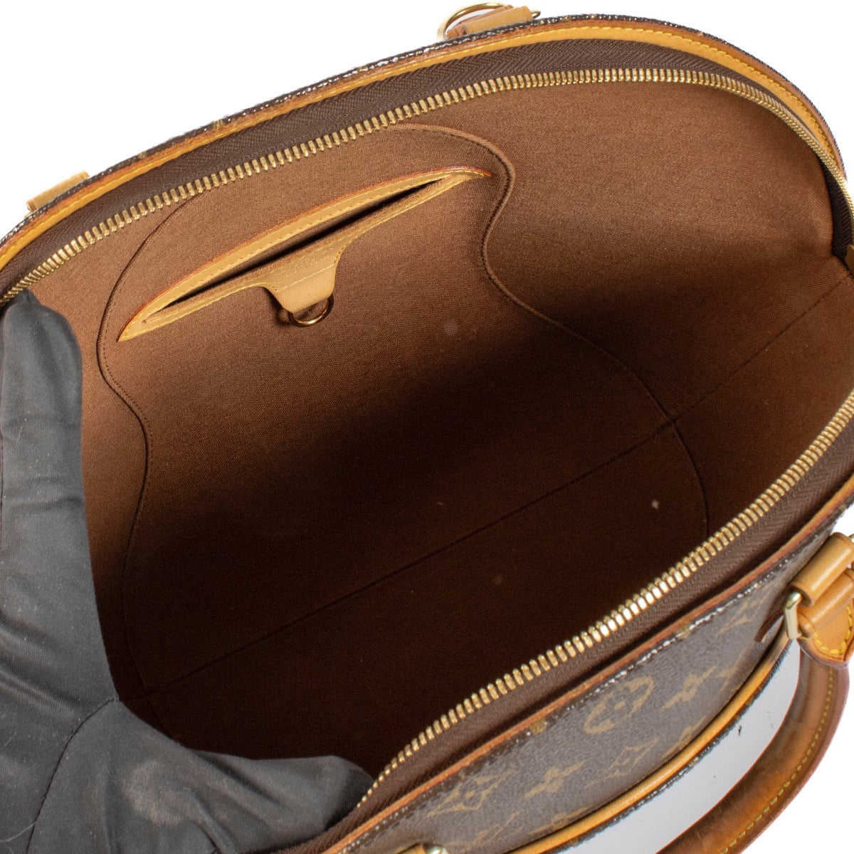 Shop safe online at Labellov in Antwerp, Brussels and Knokke this 100% authentic second hand Louis Vuitton Monogram Canvas Ellipse MM Top Handle Bag