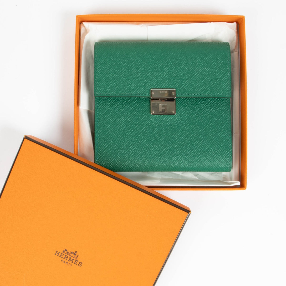 Authentic pre-loved Hermès Green Epsom Clic 12 Wallet on Labellov.com