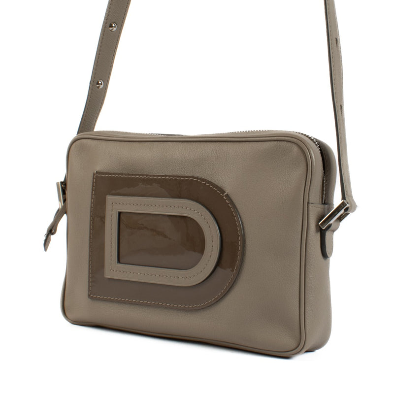 Shop safe online at Labellov in Antwerp, Brussels and Knokke this 100% authentic second hand Delvaux Taupe Leather Louise Crossbody Bag