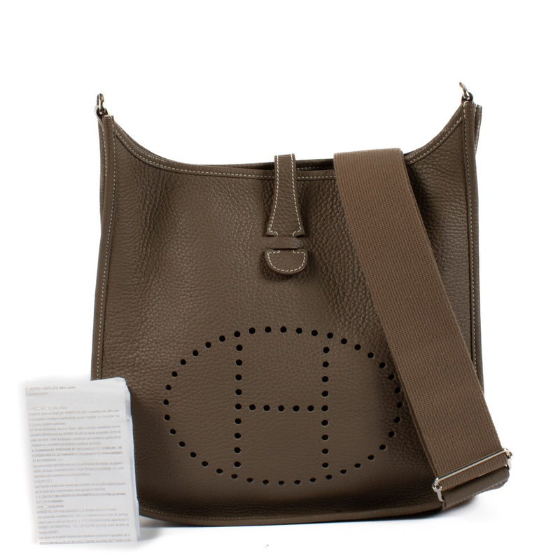 Shop safe online at Labellov in Antwerp, Brussels and Knokke this 100% authentic second hand Hermès Etoupe Clemence Taurillon Evelyne III 29