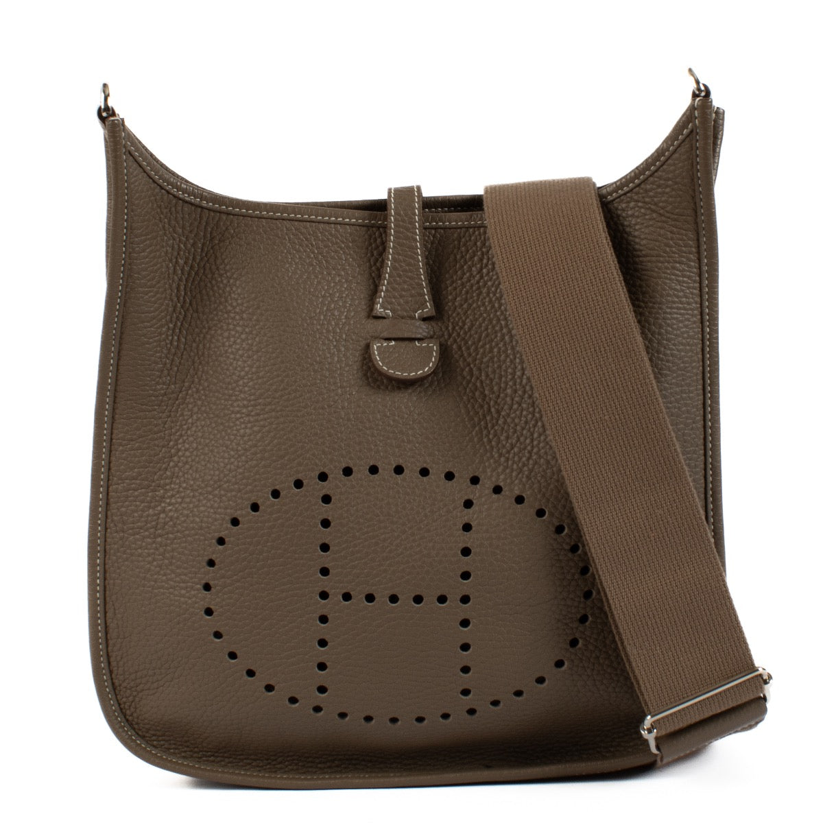 Shop safe online at Labellov in Antwerp, Brussels and Knokke this 100% authentic second hand Hermès Etoupe Clemence Taurillon Evelyne III 29