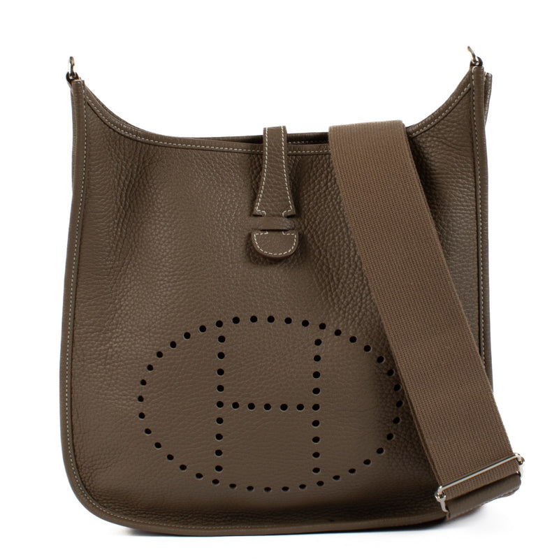 Shop safe online at Labellov in Antwerp, Brussels and Knokke this 100% authentic second hand Hermès Etoupe Clemence Taurillon Evelyne III 29