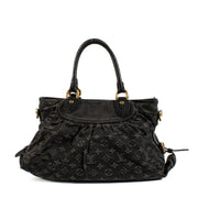 Shop safe online at Labellov in Antwerp, Brussels and Knokke this 100% authentic second hand Louis Vuitton Denim Monogram Neo Cabby MM Top Handle