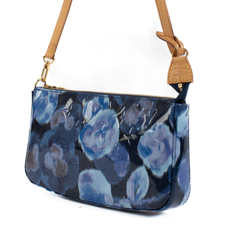 Shop safe online at Labellov in Antwerp, Brussels and Knokke this 100% authentic second hand Louis Vuitton blue Ikat Pochette Accessoires